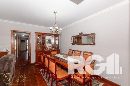 Apartamento à venda com 3 quartos, 140m², 1 suíte, 2 vagas, Rua Dona Laura no bairro Rio Branco em Porto Alegre