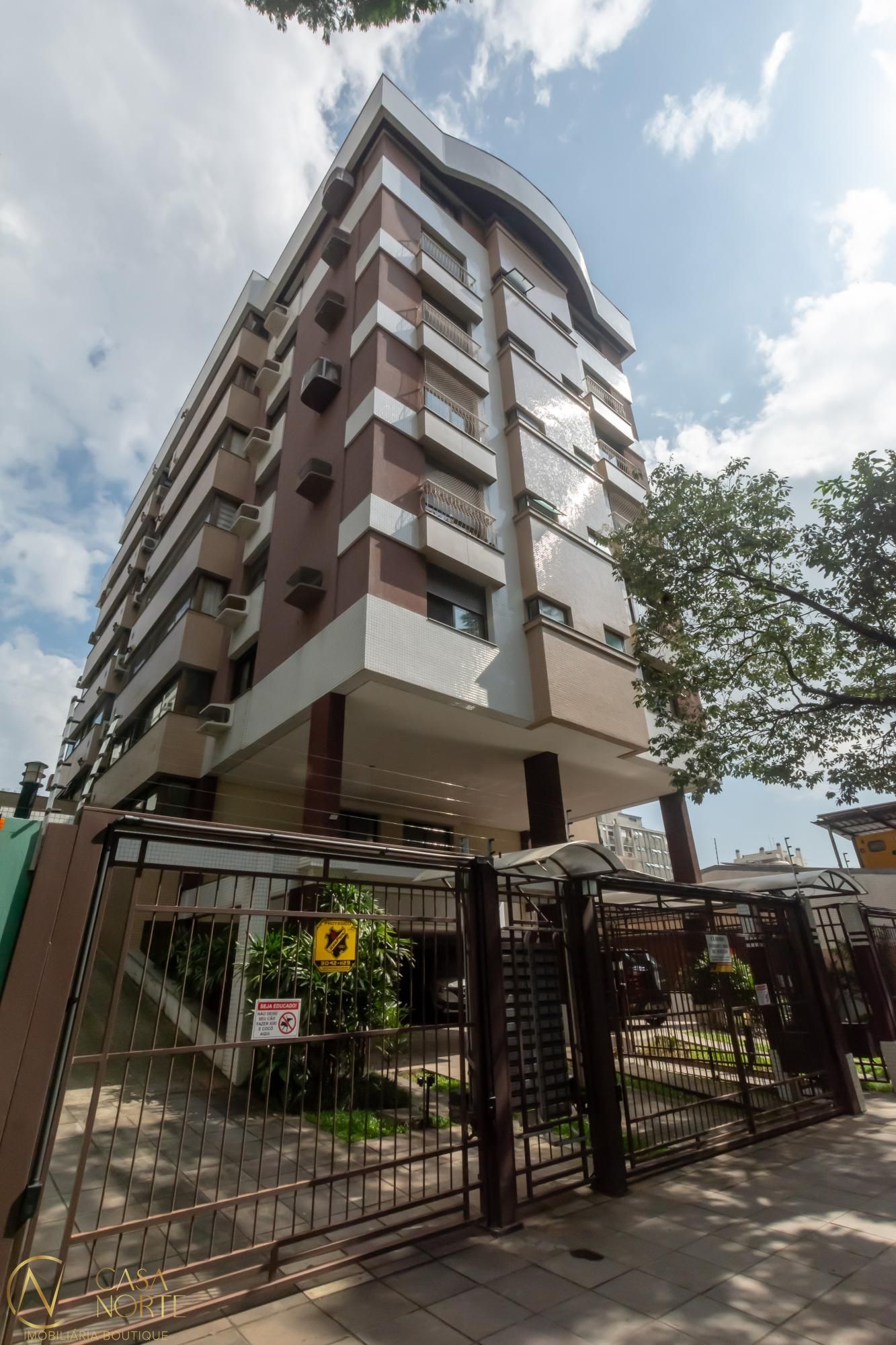 Apartamento à venda com 2 quartos, 77m², 1 suíte, 1 vaga, Rua Gonçalves Dias no bairro Menino Deus em Porto Alegre