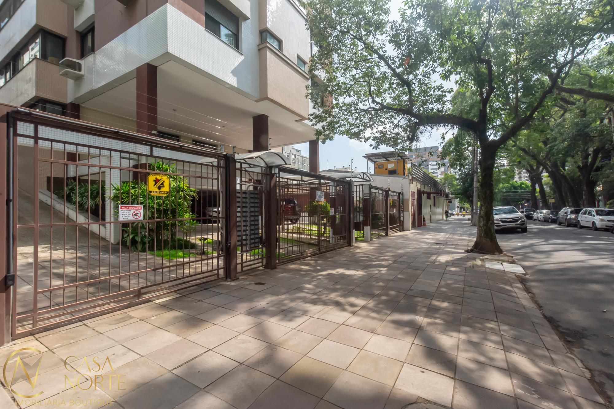 Apartamento à venda com 2 quartos, 77m², 1 suíte, 1 vaga, Rua Gonçalves Dias no bairro Menino Deus em Porto Alegre