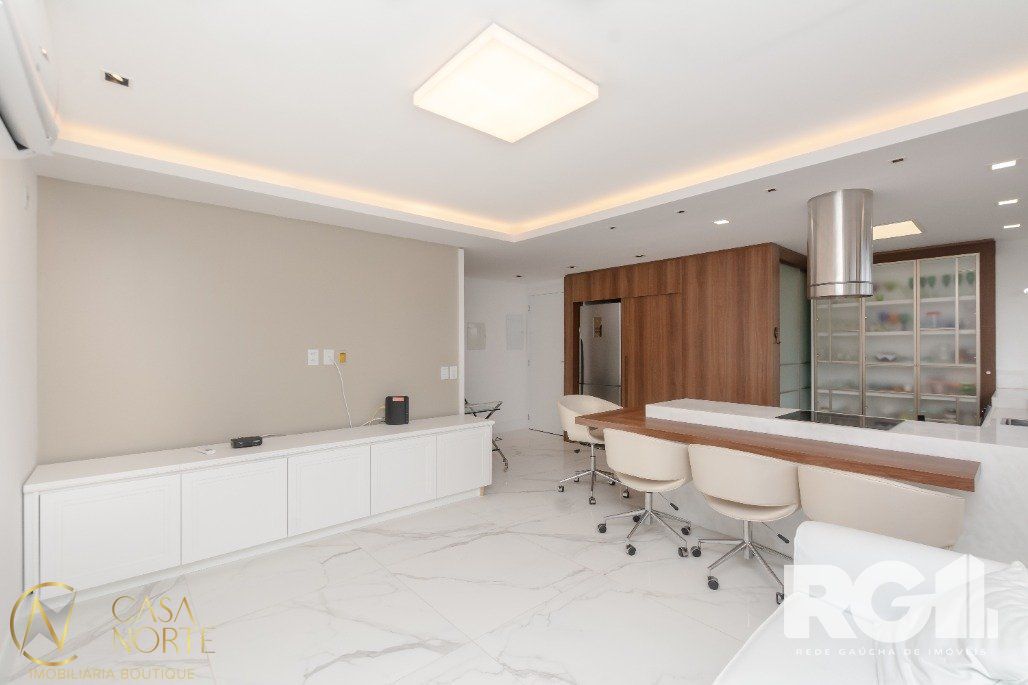 Apartamento à venda com 2 quartos, 65m², 1 suíte, 1 vaga, Avenida Nova York no bairro Auxiliadora em Porto Alegre
