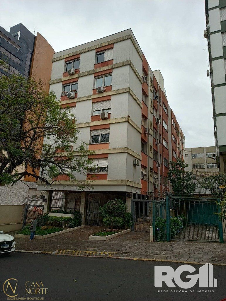 Apartamento à venda com 2 quartos, 77m², 1 vaga, Rua Ramiro Barcelos no bairro Floresta em Porto Alegre