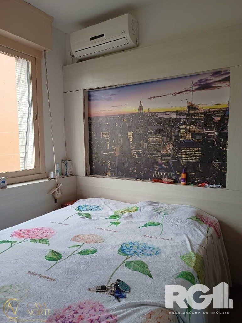 Apartamento à venda com 2 quartos, 77m², 1 vaga, Rua Ramiro Barcelos no bairro Floresta em Porto Alegre