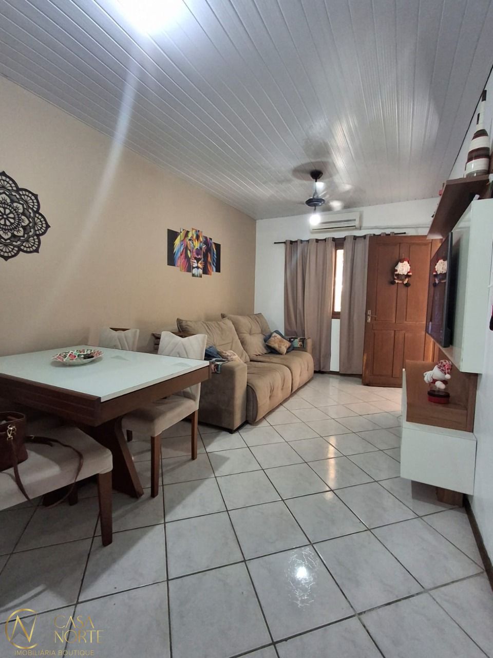 Casa à venda com 2 quartos, 52m², 1 vaga, Rua Irmao Mainar Longhi no bairro Hípica em Porto Alegre