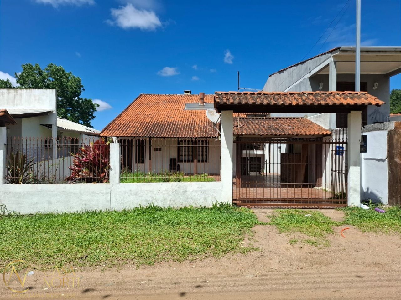 Casa à venda com 4 quartos, 150m², 1 suíte, 2 vagas, Rua Monte Claro no bairro Hípica em Porto Alegre