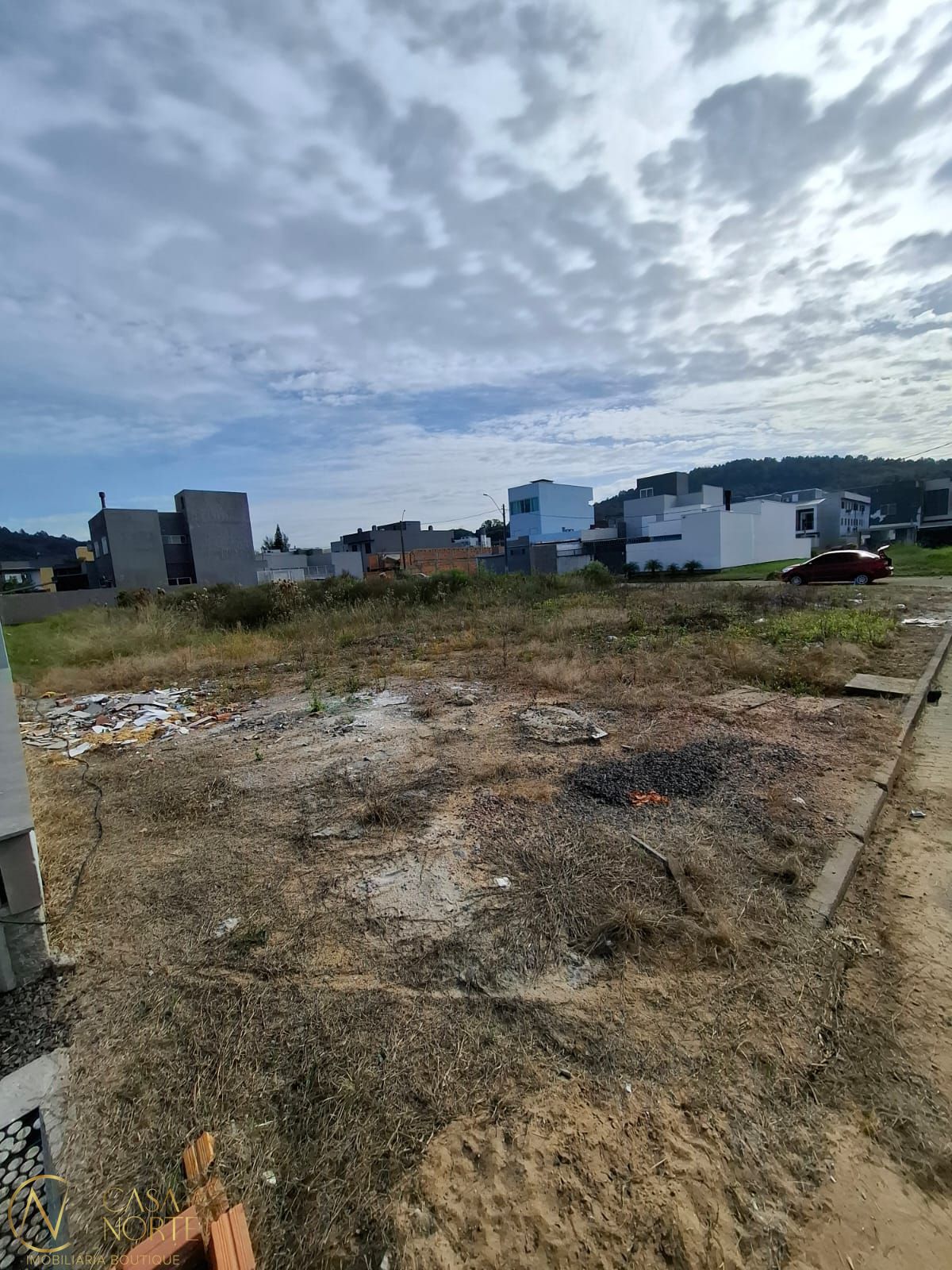 Terreno à venda  com 230m², Avenida Juca Batista no bairro Cavalhada em Porto Alegre