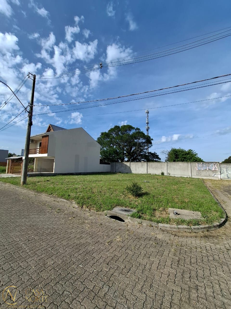 Terreno à venda  com 122m², Rua Francisco Mattos Terres no bairro Cavalhada em Porto Alegre
