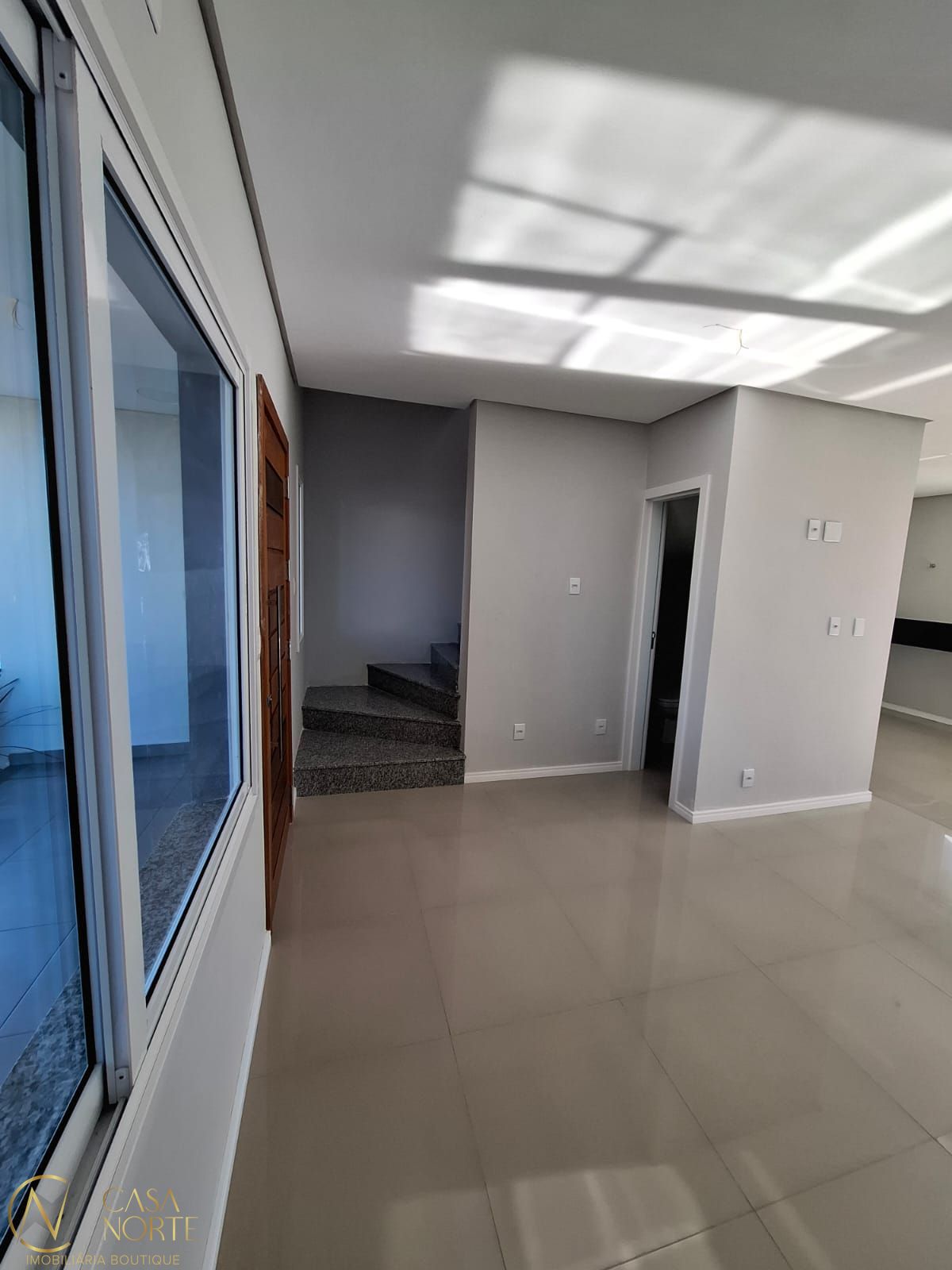 Casa à venda com 3 quartos, 110m², 1 suíte, 2 vagas, Rua Jorge Babot Miranda no bairro Aberta dos Morros em Porto Alegre
