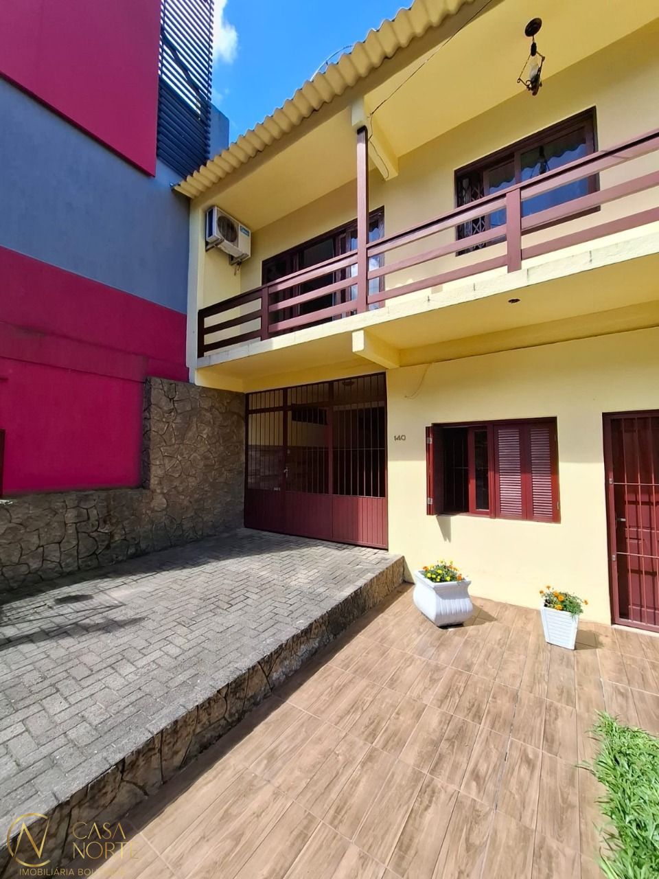 Casa à venda com 4 quartos, 254m², 4 vagas, Rua Ventos do Sul no bairro Vila Nova em Porto Alegre