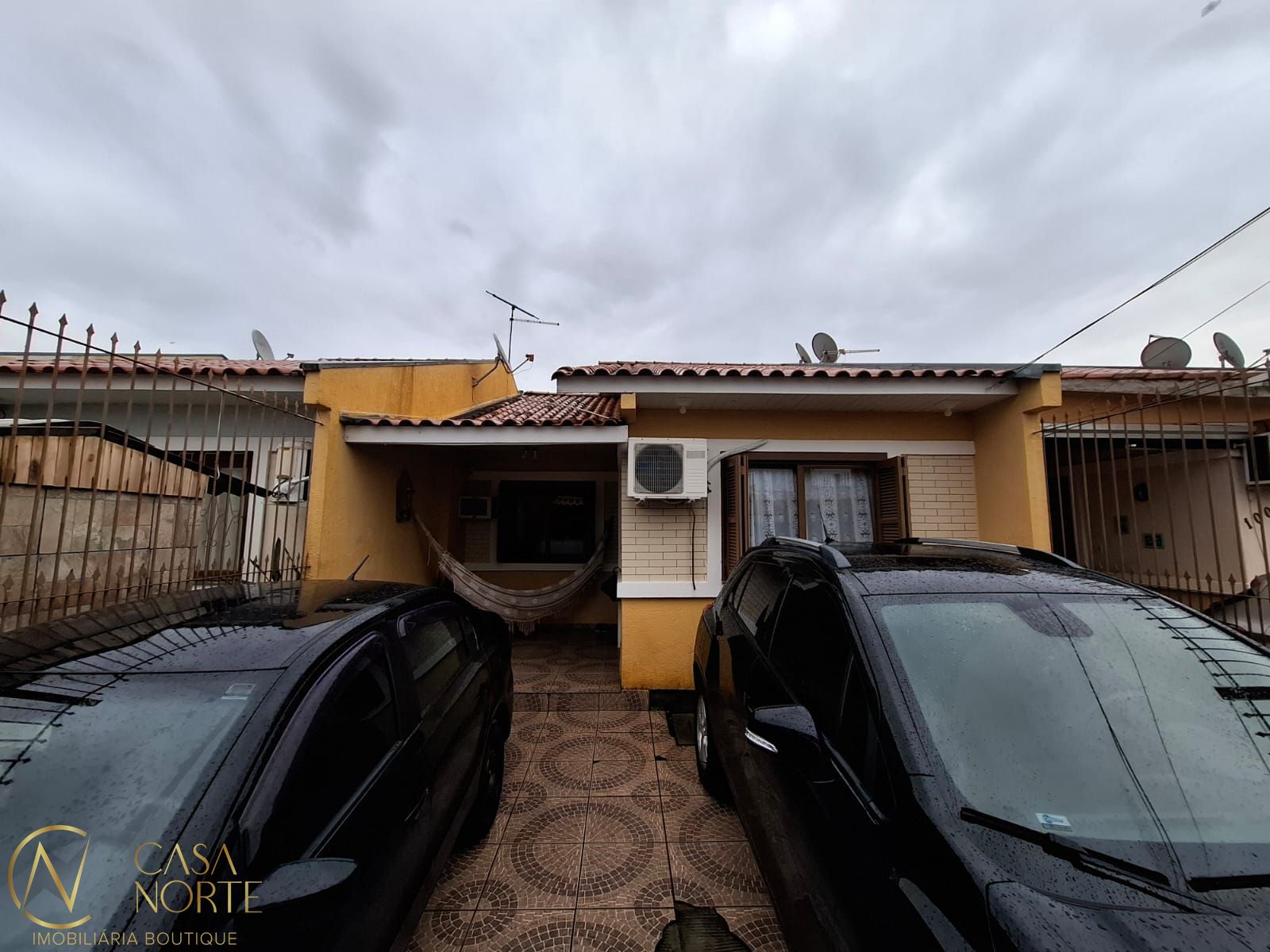 Casa à venda com 3 quartos, 58m², 2 vagas, Rua Darcy de Bastos Germann no bairro Hípica em Porto Alegre