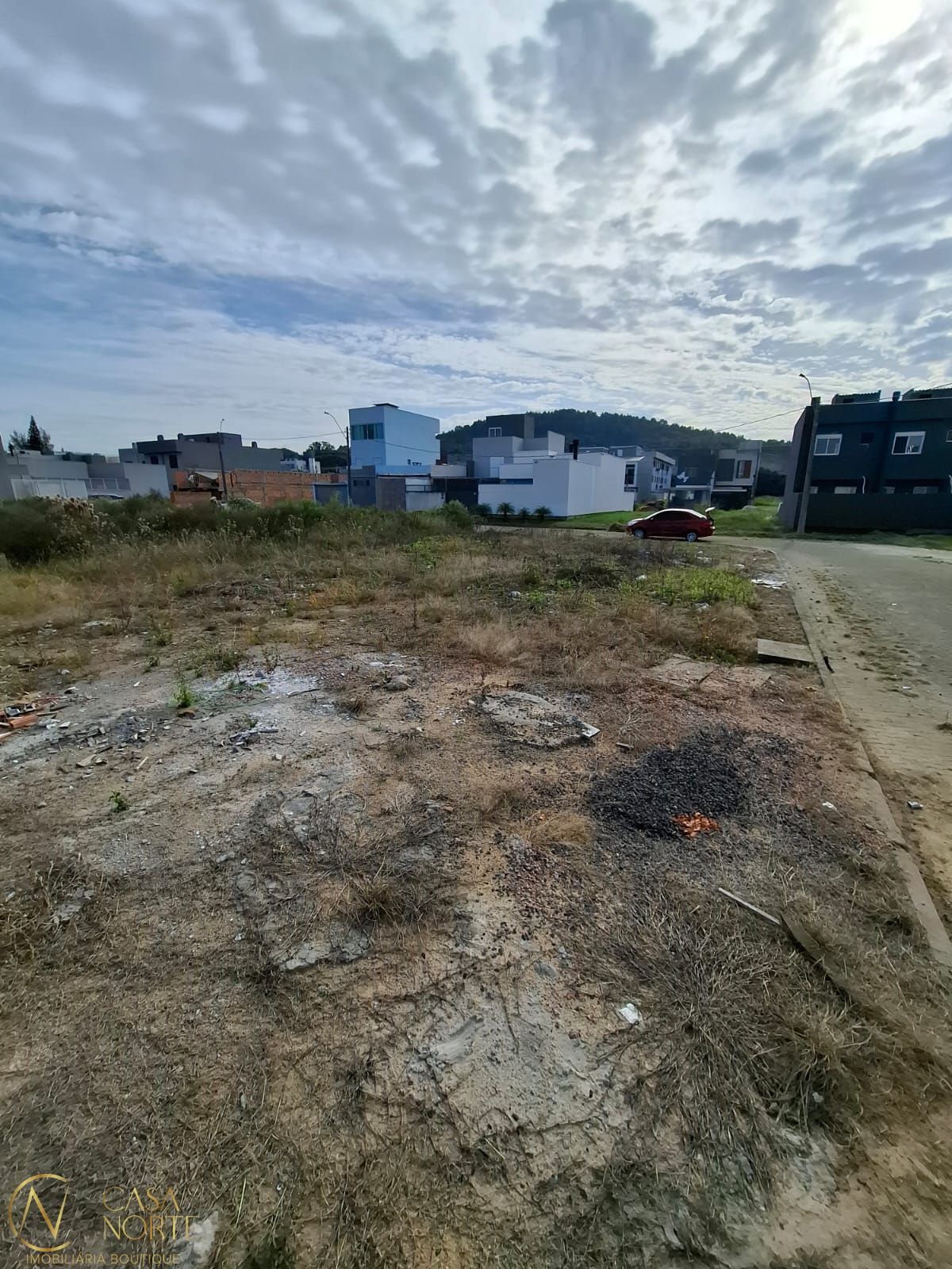 Terreno à venda  com 230m², Avenida Juca Batista no bairro Cavalhada em Porto Alegre