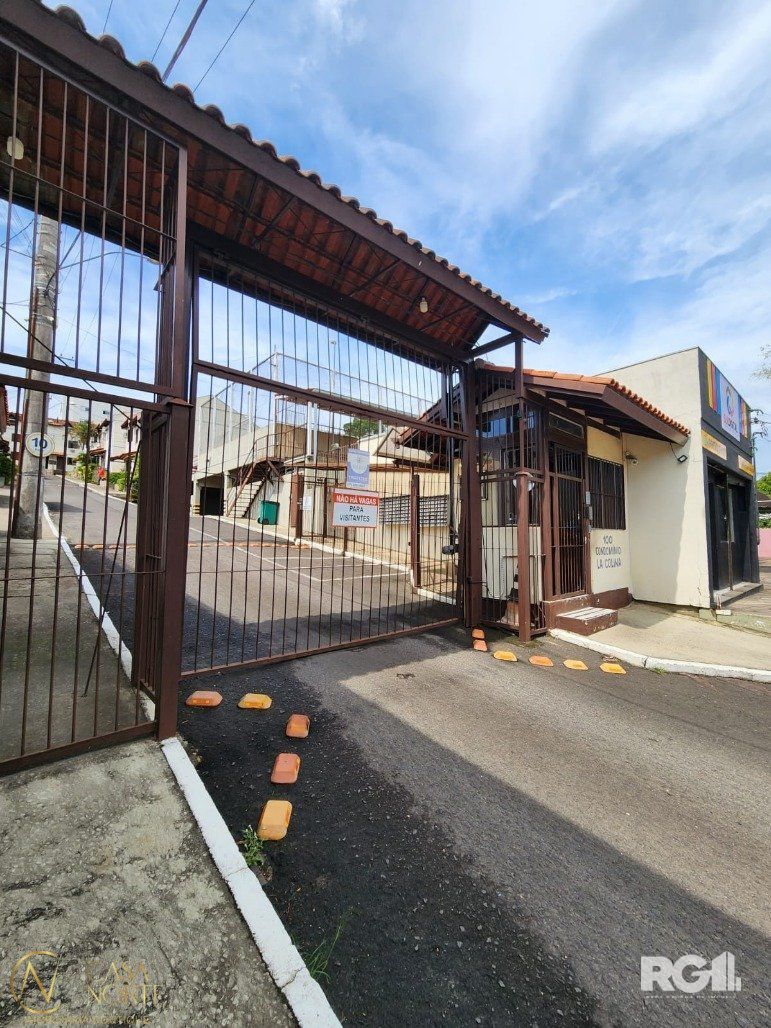 Casa de Condomínio à venda com 2 quartos, 60m², 1 vaga, Avenida Monte Cristo no bairro Vila Nova em Porto Alegre