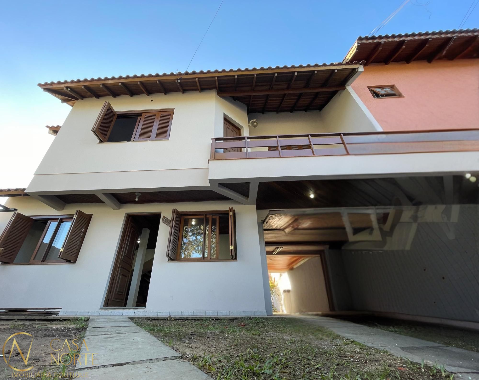 Casa à venda com 3 quartos, 263m², 1 suíte, 2 vagas, Rua Afonso Arinos no bairro Camaquã em Porto Alegre