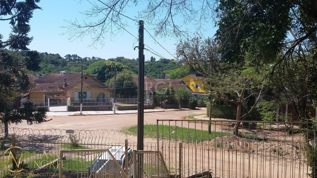 Casa à venda com 4 quartos, 108m², 1 vaga, Avenida Felipe Weimann no bairro Santa Tereza em Porto Alegre