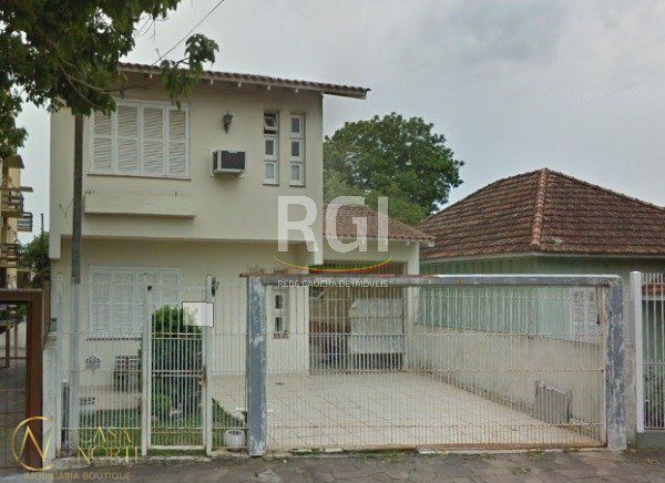 Casa à venda com 3 quartos, 139m², 1 suíte, 4 vagas, Rua Fernando Abbott no bairro Cristo Redentor em Porto Alegre