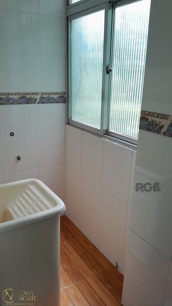 Apartamento à venda com 2 quartos, 49m², 1 vaga, Avenida Taquary no bairro Cristal em Porto Alegre