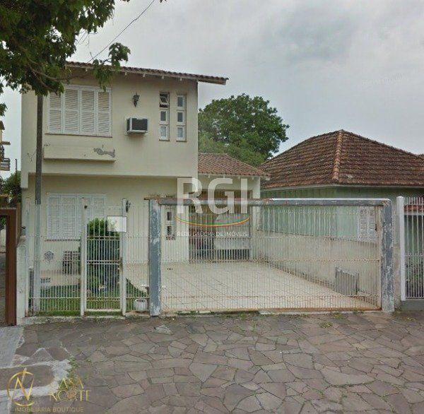 Casa à venda com 3 quartos, 139m², 1 suíte, 4 vagas, Rua Fernando Abbott no bairro Cristo Redentor em Porto Alegre