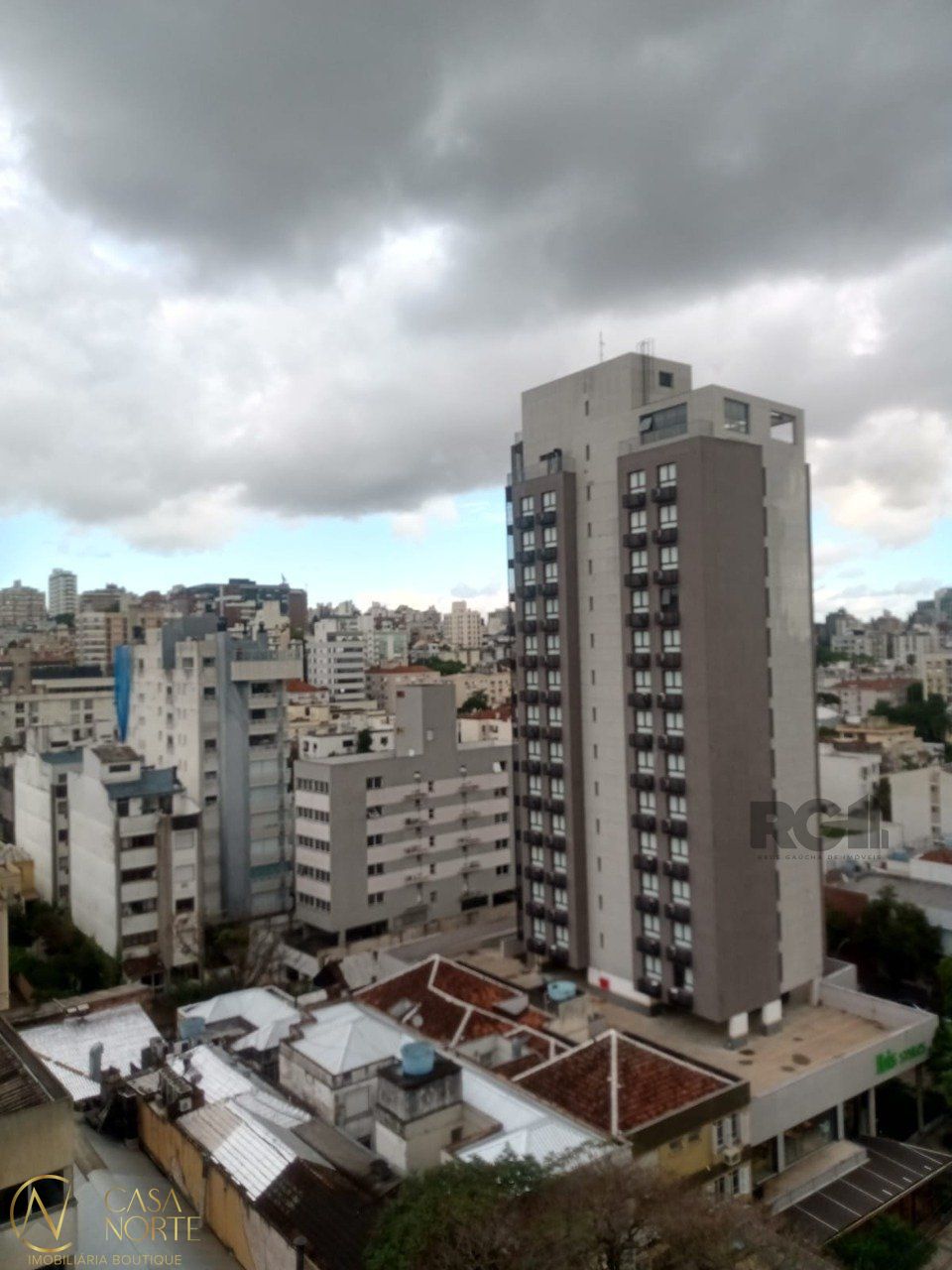 Apartamento à venda com 3 quartos, 146m², 1 suíte, 1 vaga, Rua Vinte e Quatro de Outubro no bairro Moinhos de Vento em Porto Alegre