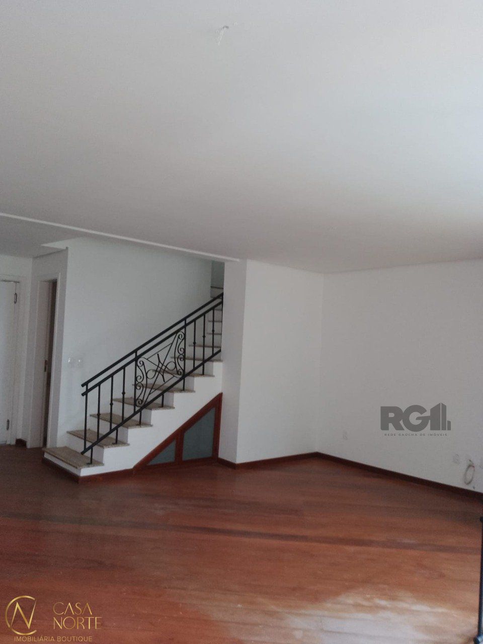 Casa de Condomínio à venda com 3 quartos, 212m², 1 suíte, 2 vagas, Rua Professor Xavier Simoes no bairro Sétimo Céu em Porto Alegre