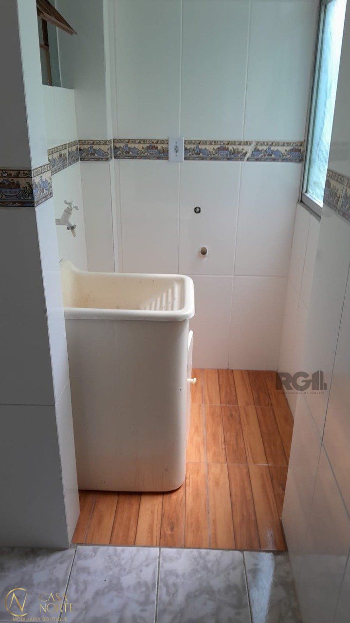 Apartamento à venda com 2 quartos, 49m², 1 vaga, Avenida Taquary no bairro Cristal em Porto Alegre