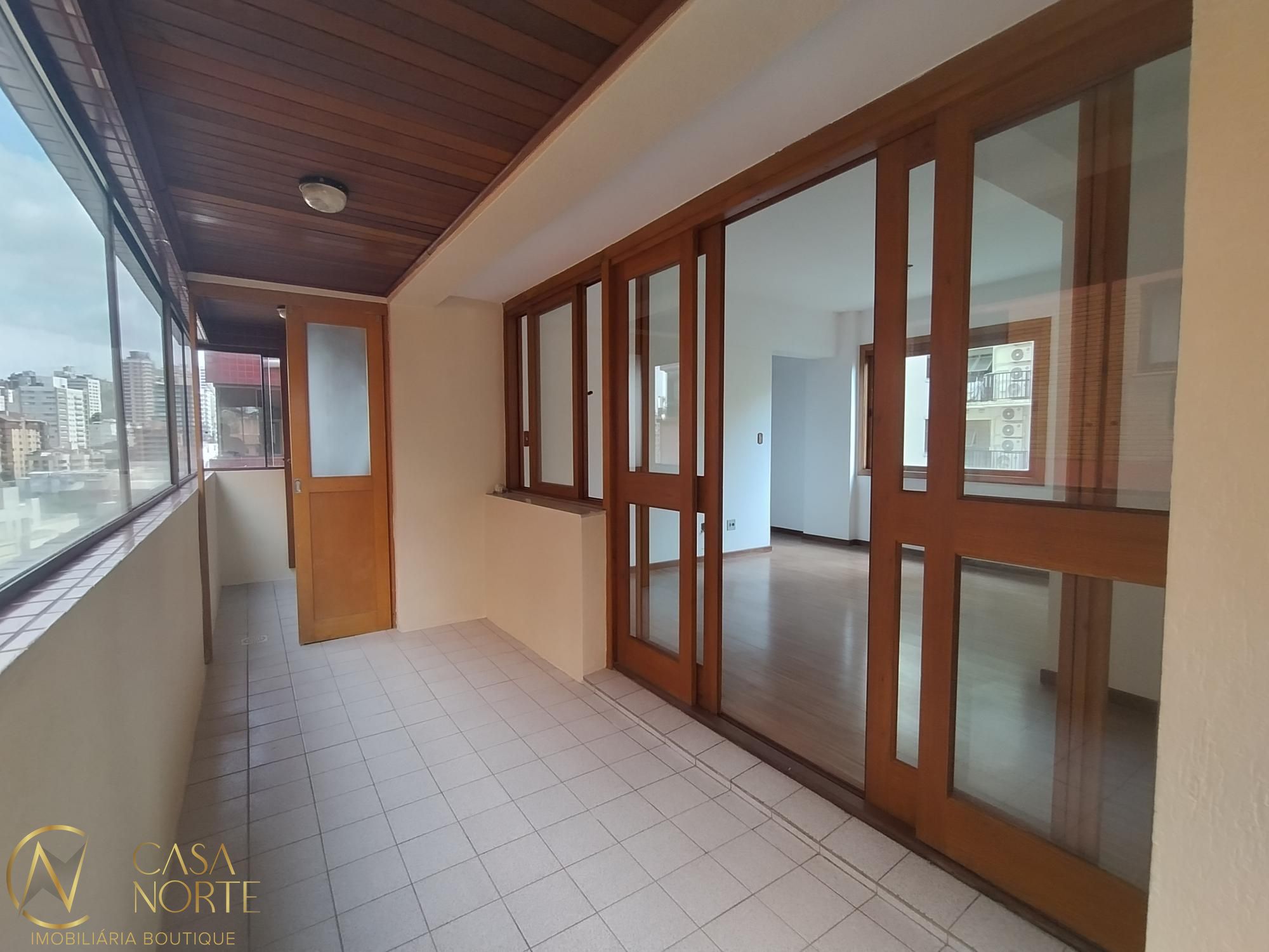 Apartamento à venda com 3 quartos, 99m², 1 suíte, 1 vaga, Avenida Alegrete no bairro Petrópolis em Porto Alegre