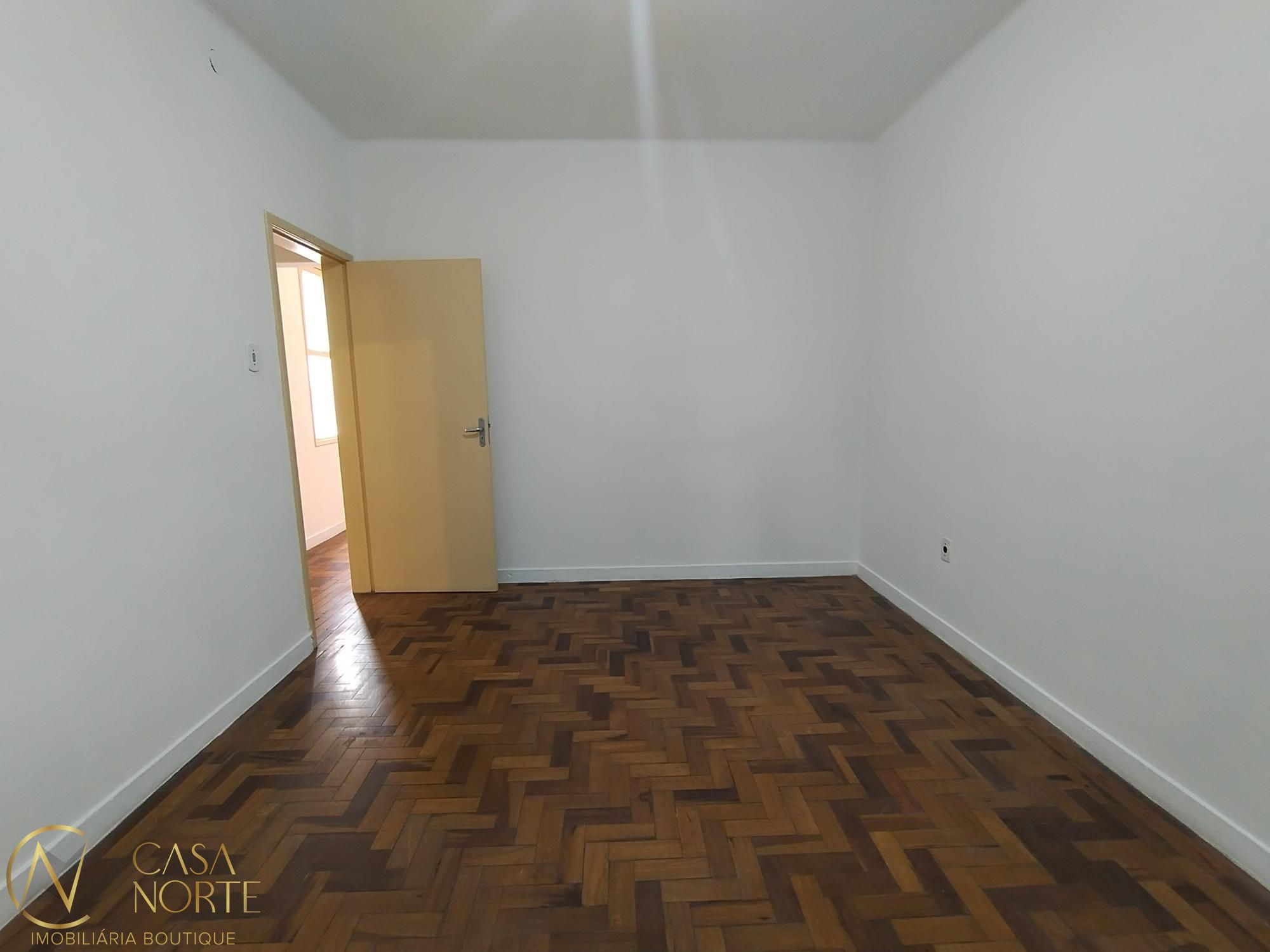 Apartamento à venda com 2 quartos, 61m², Avenida Mariland no bairro São João em Porto Alegre