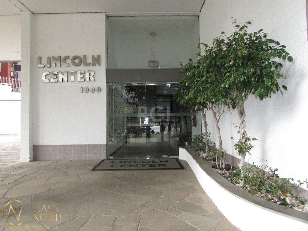 Sala Comercial à venda , 121m², 2 vagas, Avenida Carlos Gomes no bairro Auxiliadora em Porto Alegre