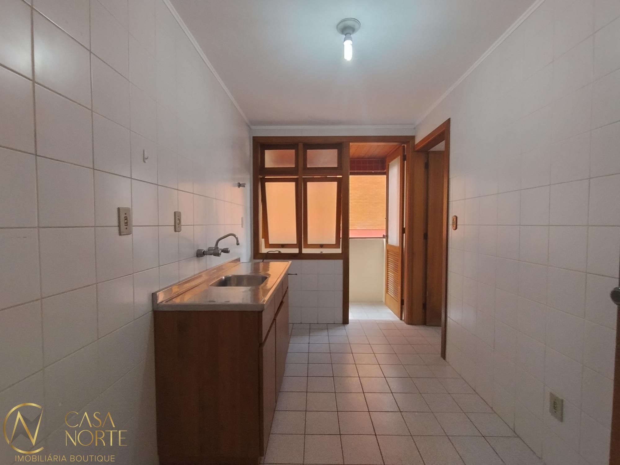 Apartamento à venda com 3 quartos, 99m², 1 suíte, 1 vaga, Avenida Alegrete no bairro Petrópolis em Porto Alegre
