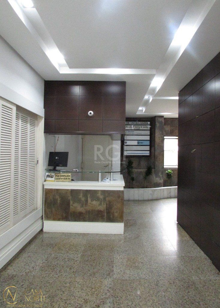 Sala Comercial à venda , 121m², 2 vagas, Avenida Carlos Gomes no bairro Auxiliadora em Porto Alegre