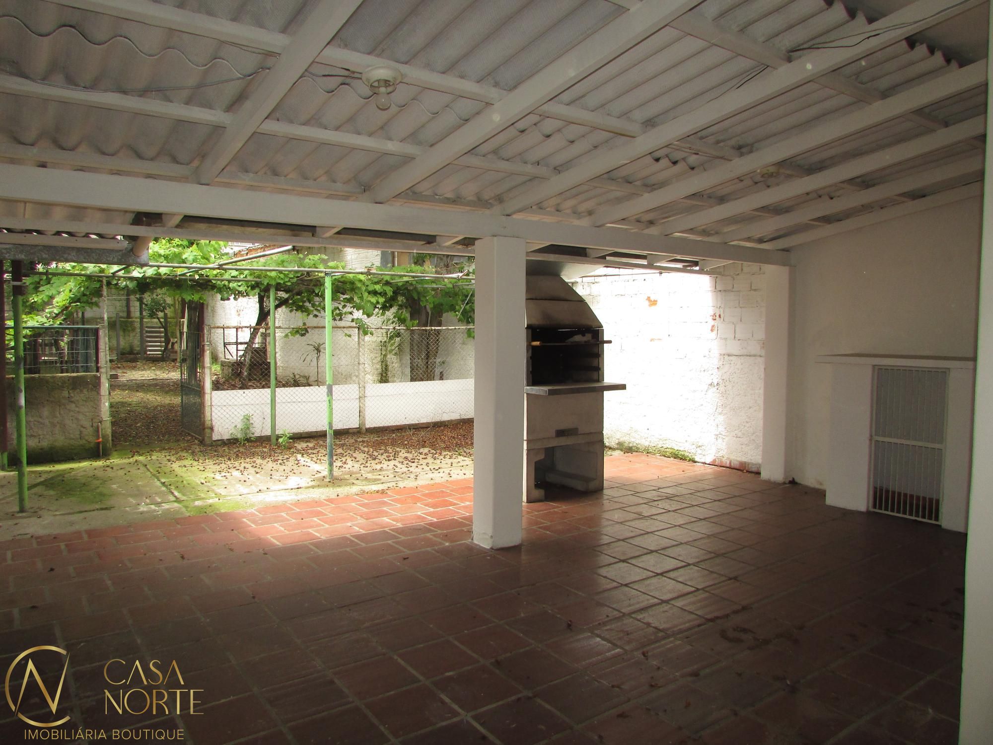 Casa à venda com 2 quartos, 134m², 2 vagas, Rua Augusto Severo no bairro São João em Porto Alegre