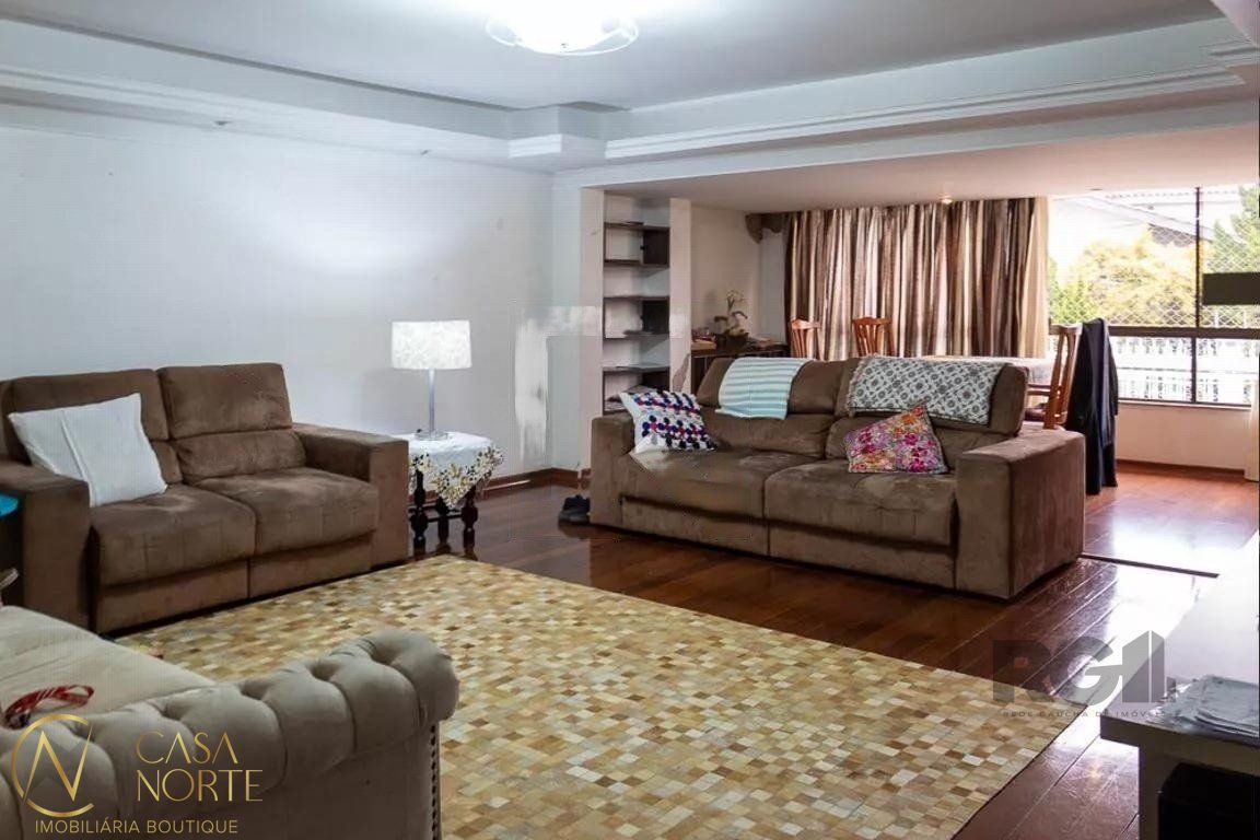 Casa à venda com 4 quartos, 350m², 1 suíte, 2 vagas, Rua Arequipa no bairro Jardim Lindóia em Porto Alegre