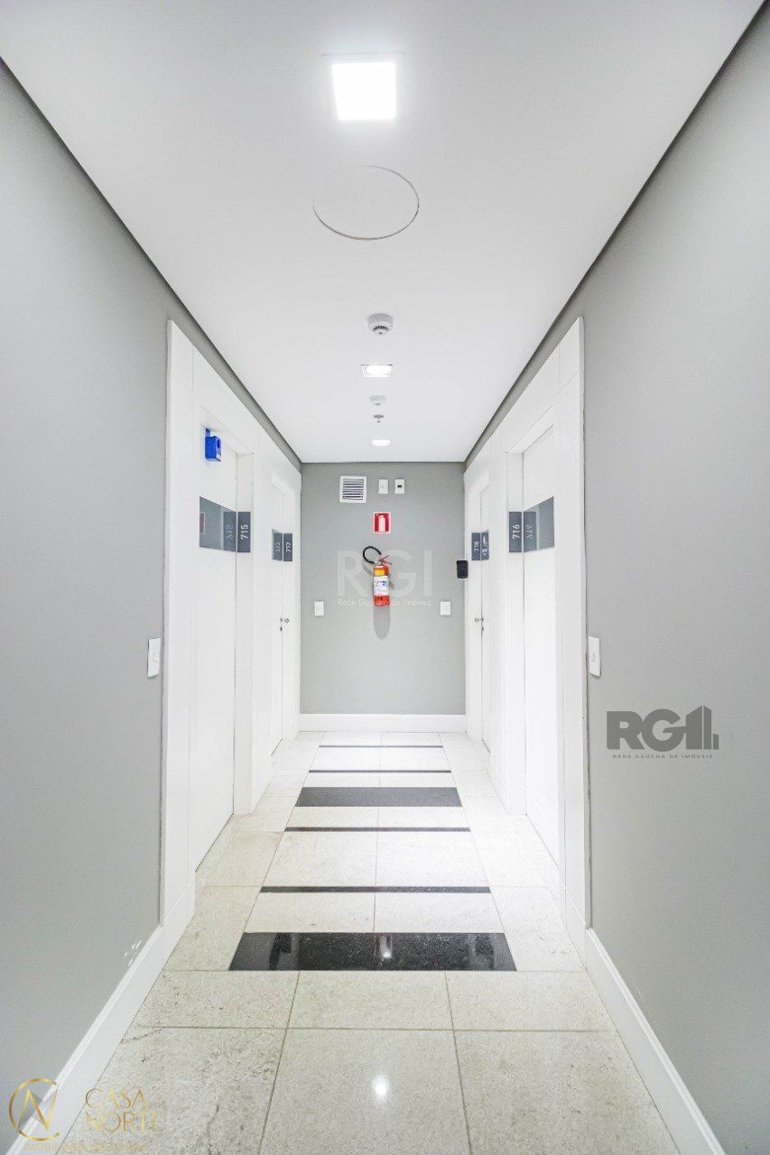 Sala Comercial à venda , 40m², 1 vaga, Rua Anita Garibaldi no bairro Mont Serrat em Porto Alegre