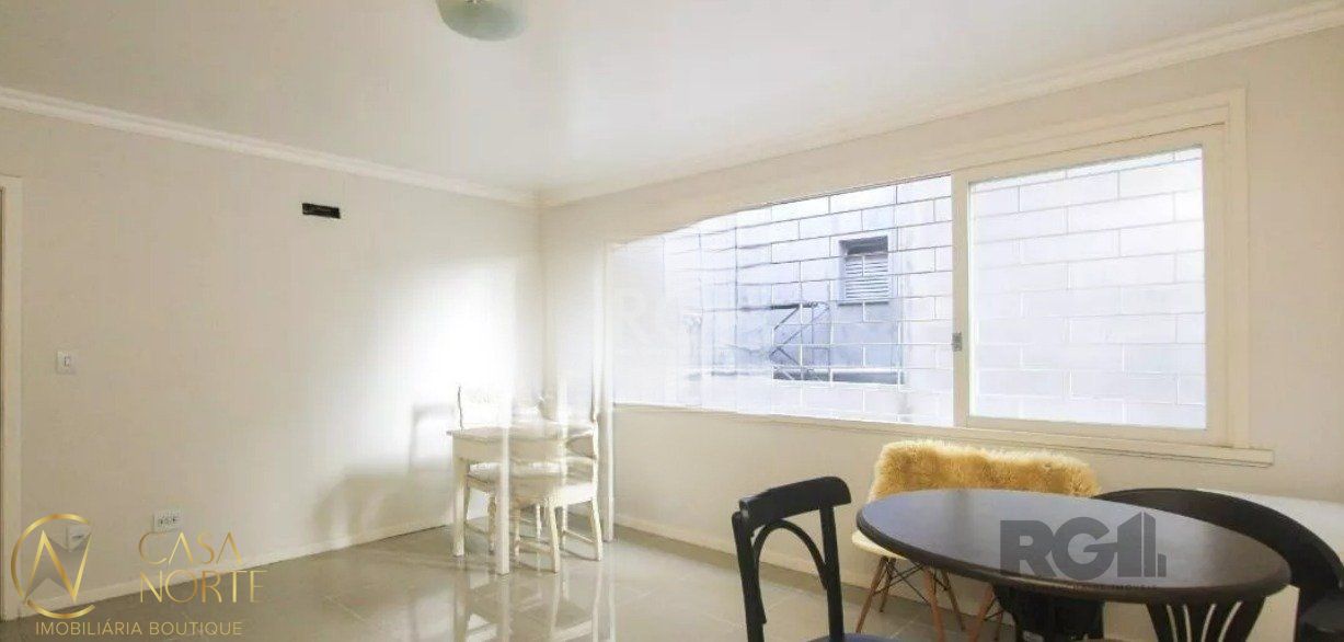 Apartamento à venda com 3 quartos, 110m², 1 suíte, 1 vaga, Rua Santos Neto no bairro Petrópolis em Porto Alegre