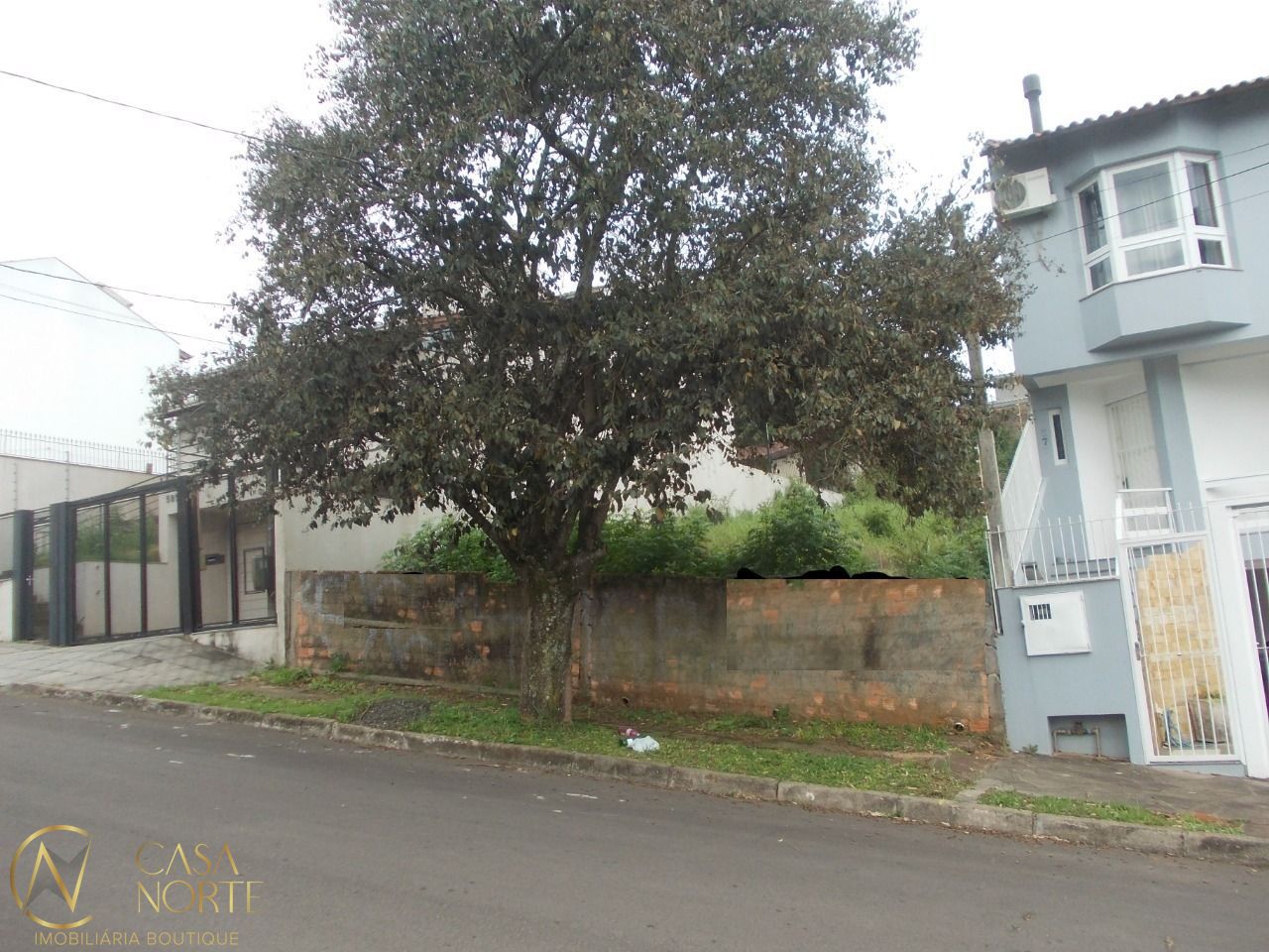Terreno à venda  com 300m², Rua Hugo Nelson Magalhaes no bairro Parque Santa Fé em Porto Alegre