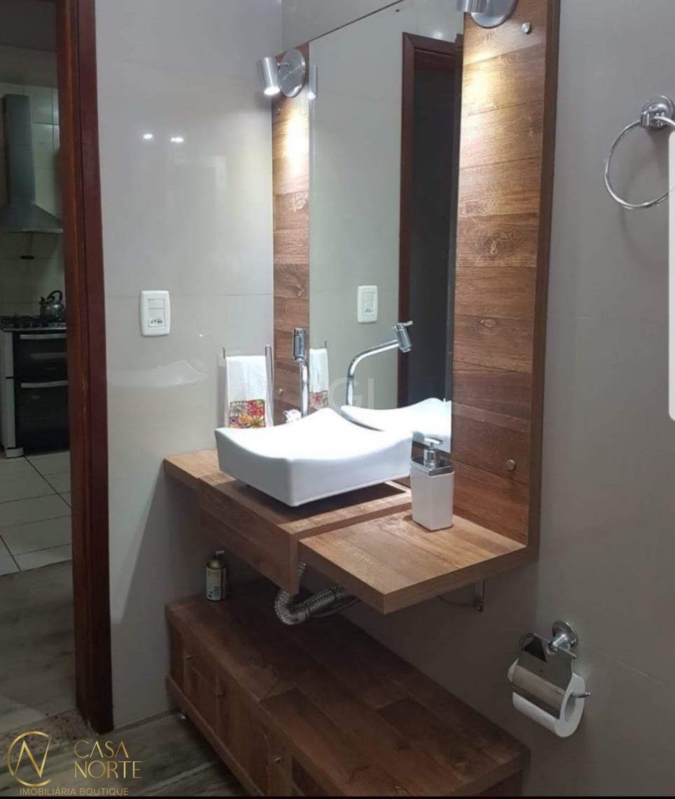 Casa à venda com 3 quartos, 239m², 1 suíte, 2 vagas, Rua Coronel Antenor Amorim no bairro Bom Jesus em Porto Alegre