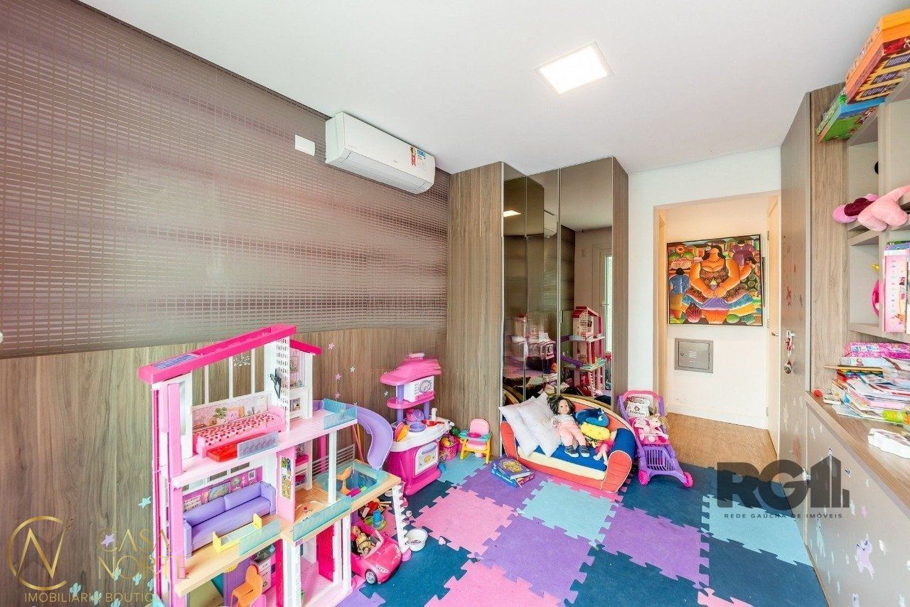 Casa de Condomínio à venda com 4 quartos, 324m², 4 suítes, 3 vagas, Rua João Caetano no bairro Três Figueiras em Porto Alegre