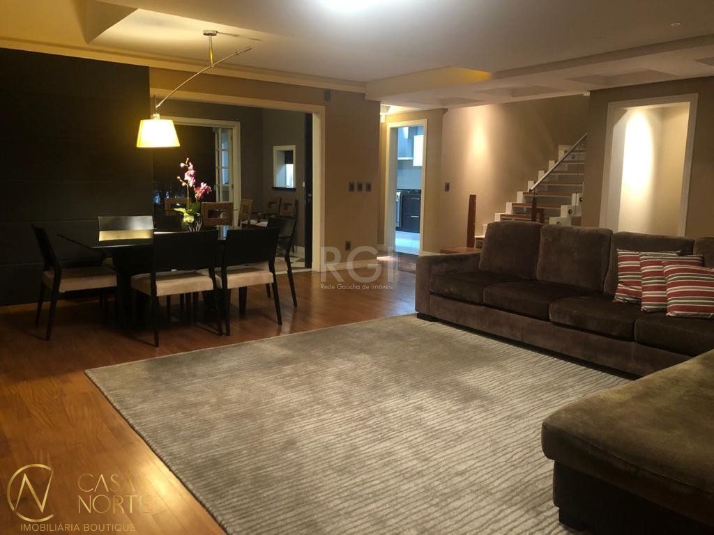 Casa de Condomínio à venda com 3 quartos, 405m², 3 suítes, 4 vagas, Rua Tocantins no bairro Agronomia em Porto Alegre