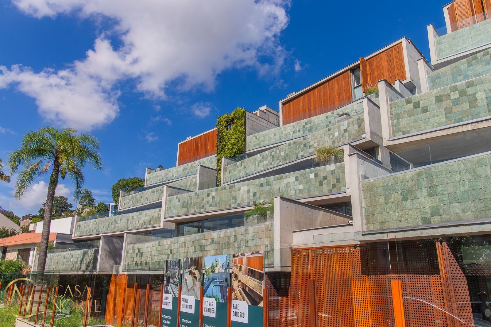 Apartamento à venda com 3 quartos, 203m², 3 suítes, 2 vagas, Rua Carlos Huber no bairro Três Figueiras em Porto Alegre