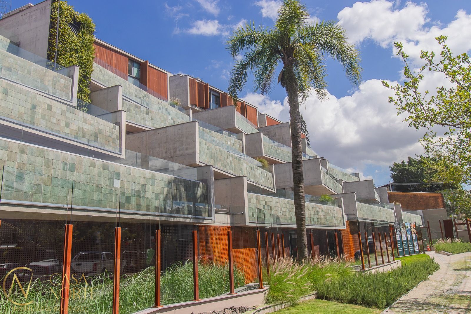 Apartamento à venda com 3 quartos, 203m², 3 suítes, 2 vagas, Rua Carlos Huber no bairro Três Figueiras em Porto Alegre
