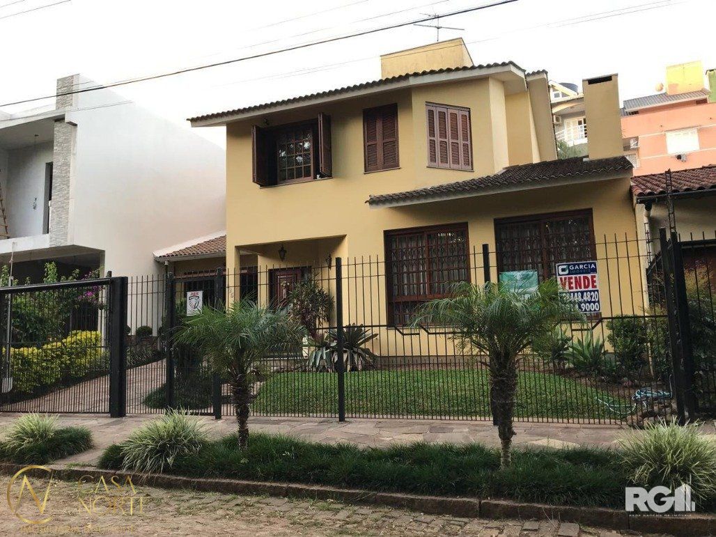 Casa à venda com 4 quartos, 243m², 1 suíte, 2 vagas, Rua Abdo Jorge Curi no bairro Parque Santa Fé em Porto Alegre