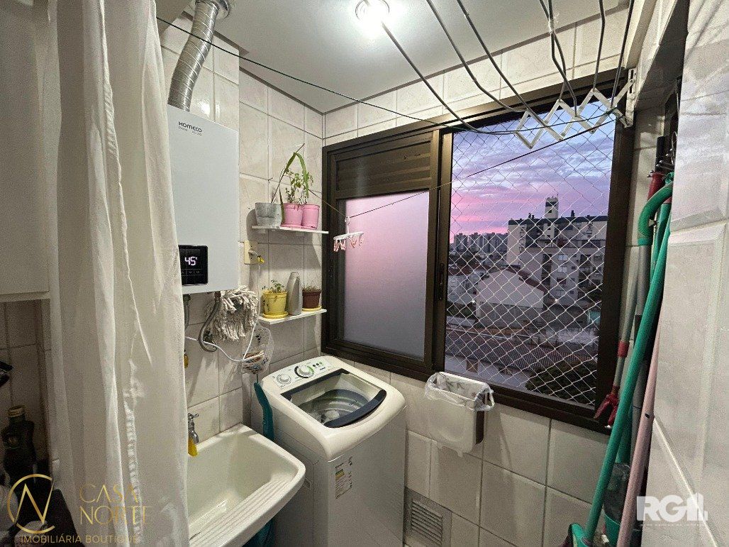 Apartamento à venda com 3 quartos, 95m², 1 suíte, 2 vagas, Rua Roque Calage no bairro Passo da Areia em Porto Alegre