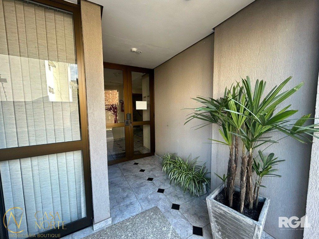 Apartamento à venda com 3 quartos, 95m², 1 suíte, 2 vagas, Rua Roque Calage no bairro Passo da Areia em Porto Alegre