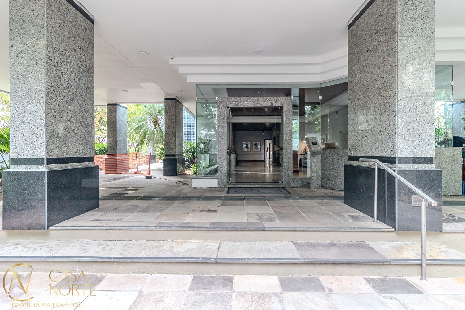 Cobertura à venda com 3 quartos, 259m², 1 suíte, 2 vagas, Rua Marquês do Pombal no bairro Moinhos de Vento em Porto Alegre