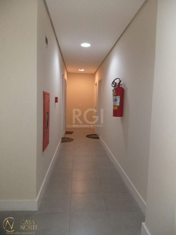 Sala Comercial à venda , 32m², Avenida Cristóvão Colombo no bairro Moinhos de Vento em Porto Alegre