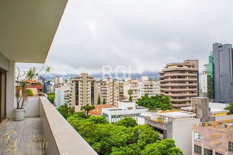 Cobertura à venda com 5 quartos, 640m², 2 suítes, 4 vagas, Rua Luciana de Abreu no bairro Moinhos de Vento em Porto Alegre