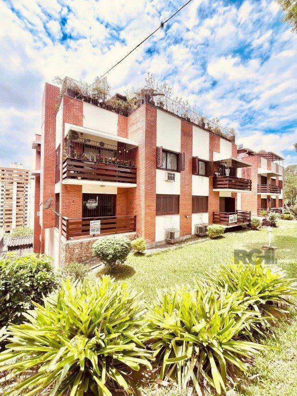 Apartamento à venda com 3 quartos, 157m², 1 suíte, 2 vagas, Rua Doutor Castro de Menezes no bairro Vila Assunção em Porto Alegre