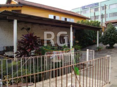 Casa à venda com 7 quartos, 312m², 2 suítes, 2 vagas, Avenida Ester no bairro Glória em Porto Alegre