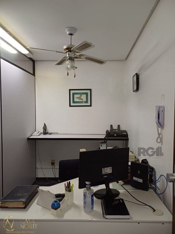 Sala Comercial à venda , 108m², 1 vaga, Rua Felix da Cunha no bairro Floresta em Porto Alegre