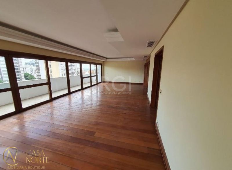 Cobertura à venda com 5 quartos, 640m², 2 suítes, 4 vagas, Rua Luciana de Abreu no bairro Moinhos de Vento em Porto Alegre