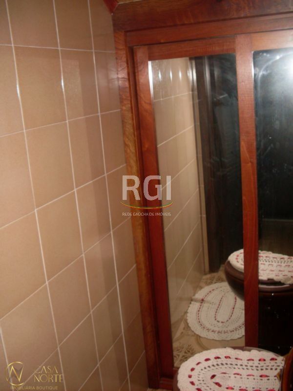 Casa à venda com 4 quartos, 200m², 1 suíte, 4 vagas, Travessa Antilhas no bairro Jardim Lindóia em Porto Alegre