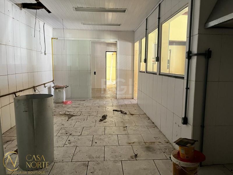 Casa Comercial à venda , 319m², Avenida Pernambuco no bairro Navegantes em Porto Alegre